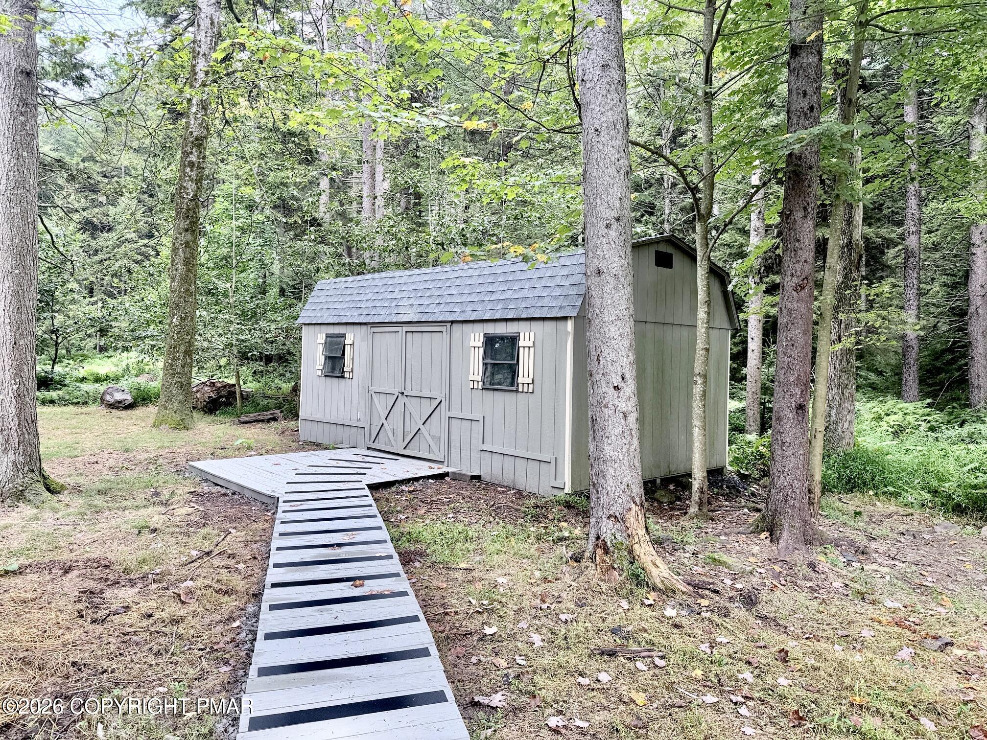 136 Pine Run Property Photo 6