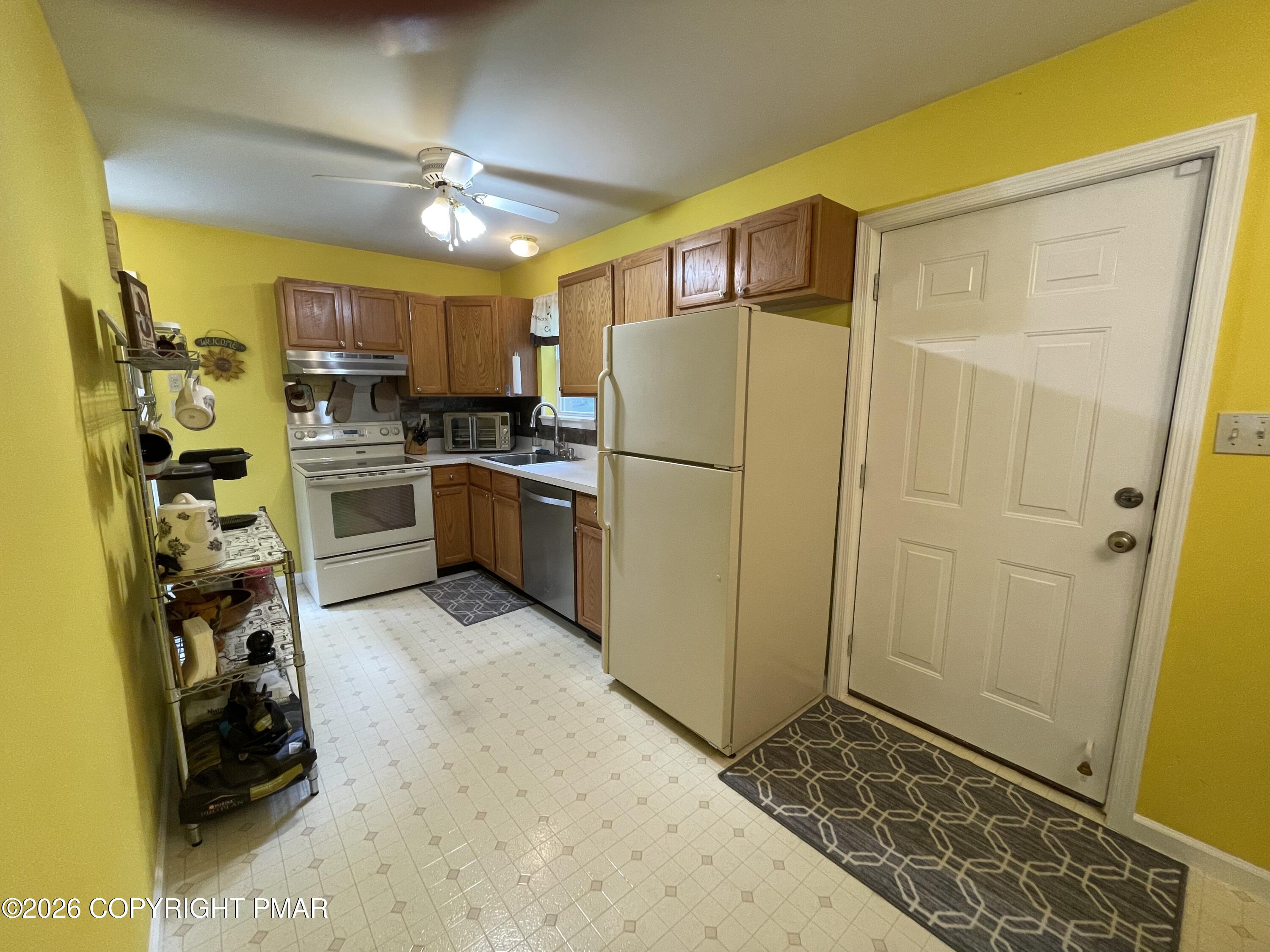 2012 Louis Drive Property Photo 5
