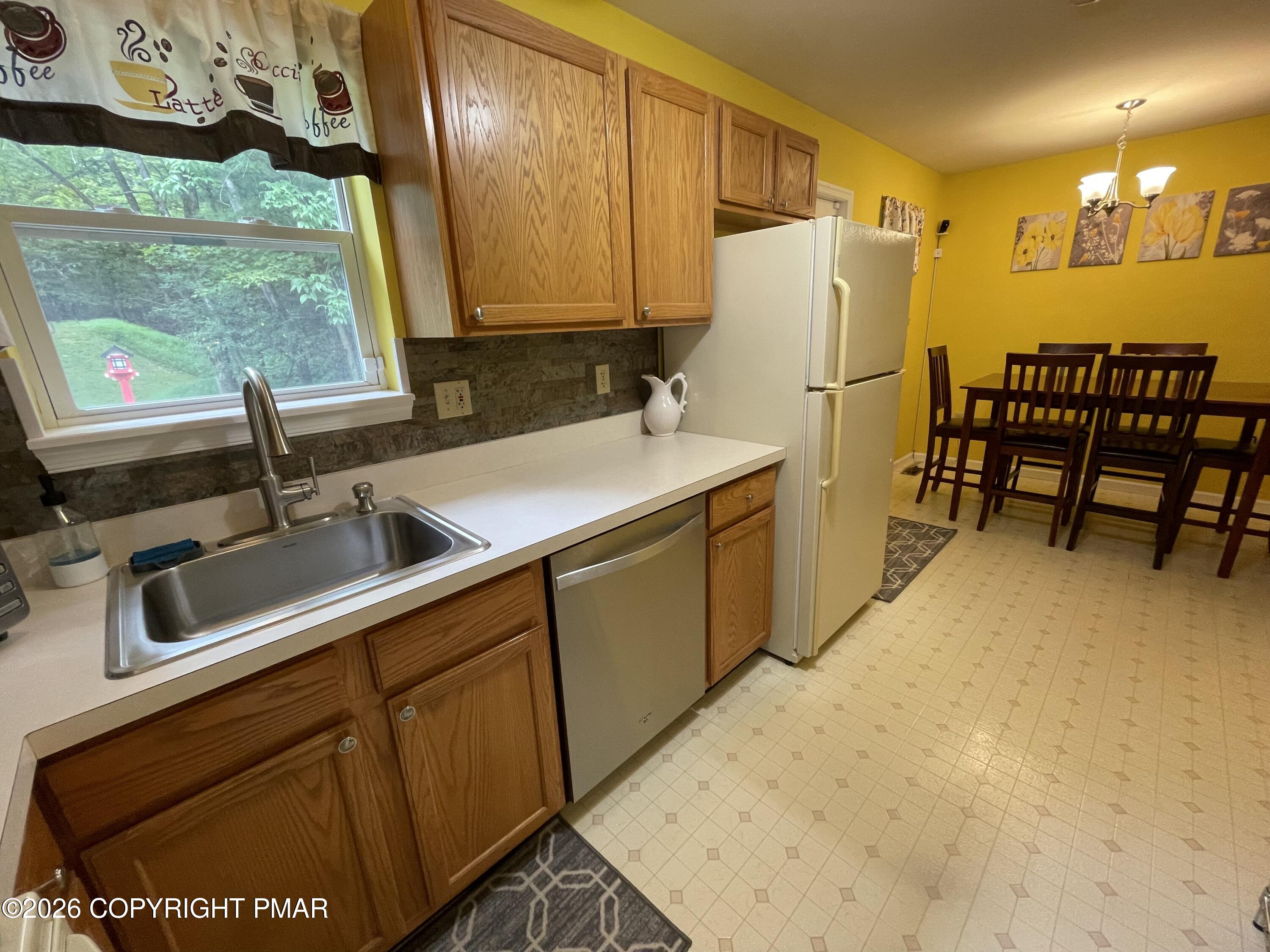 2012 Louis Drive Property Photo 6