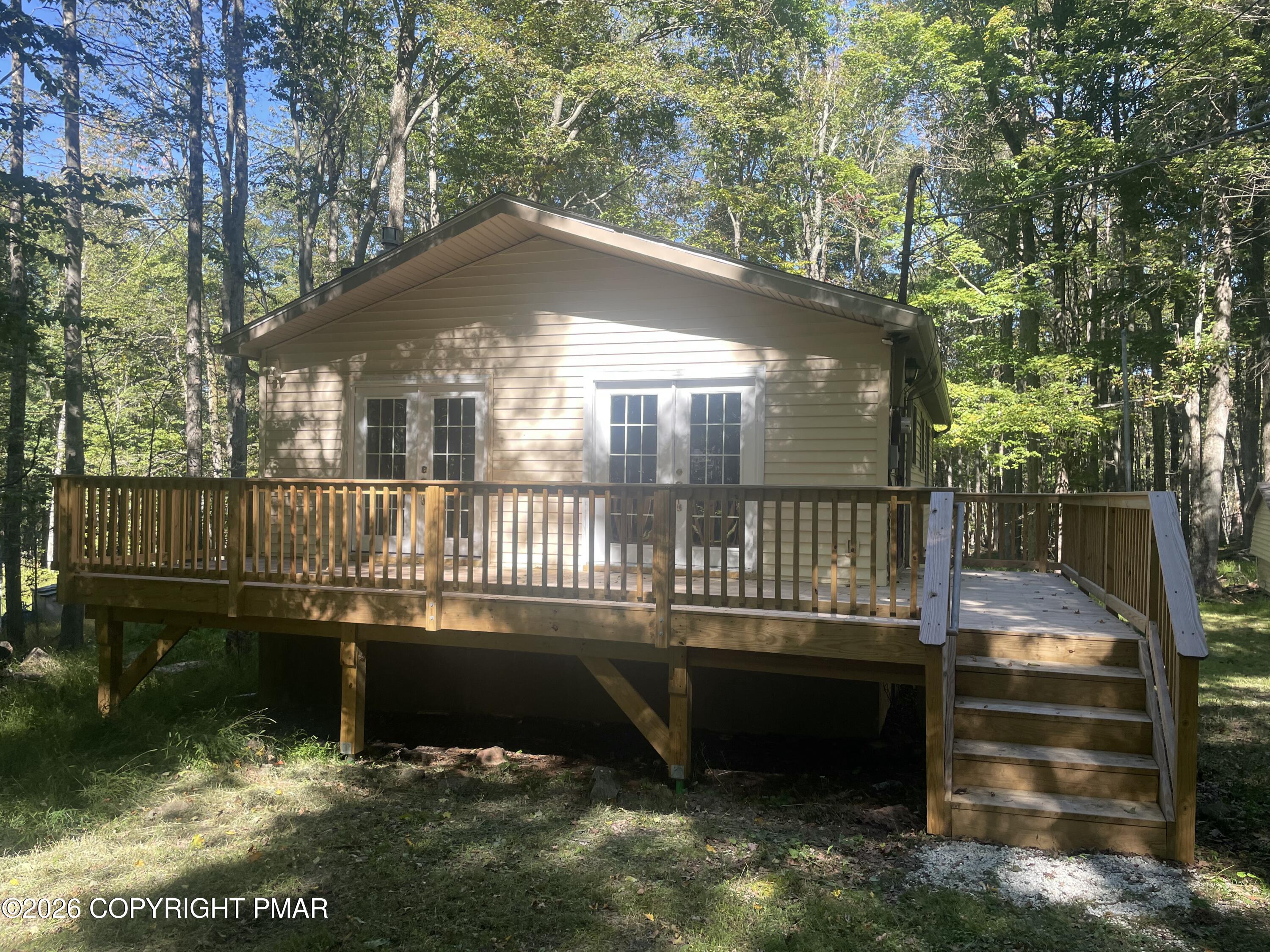 1047 Maple Drive Property Photo 2