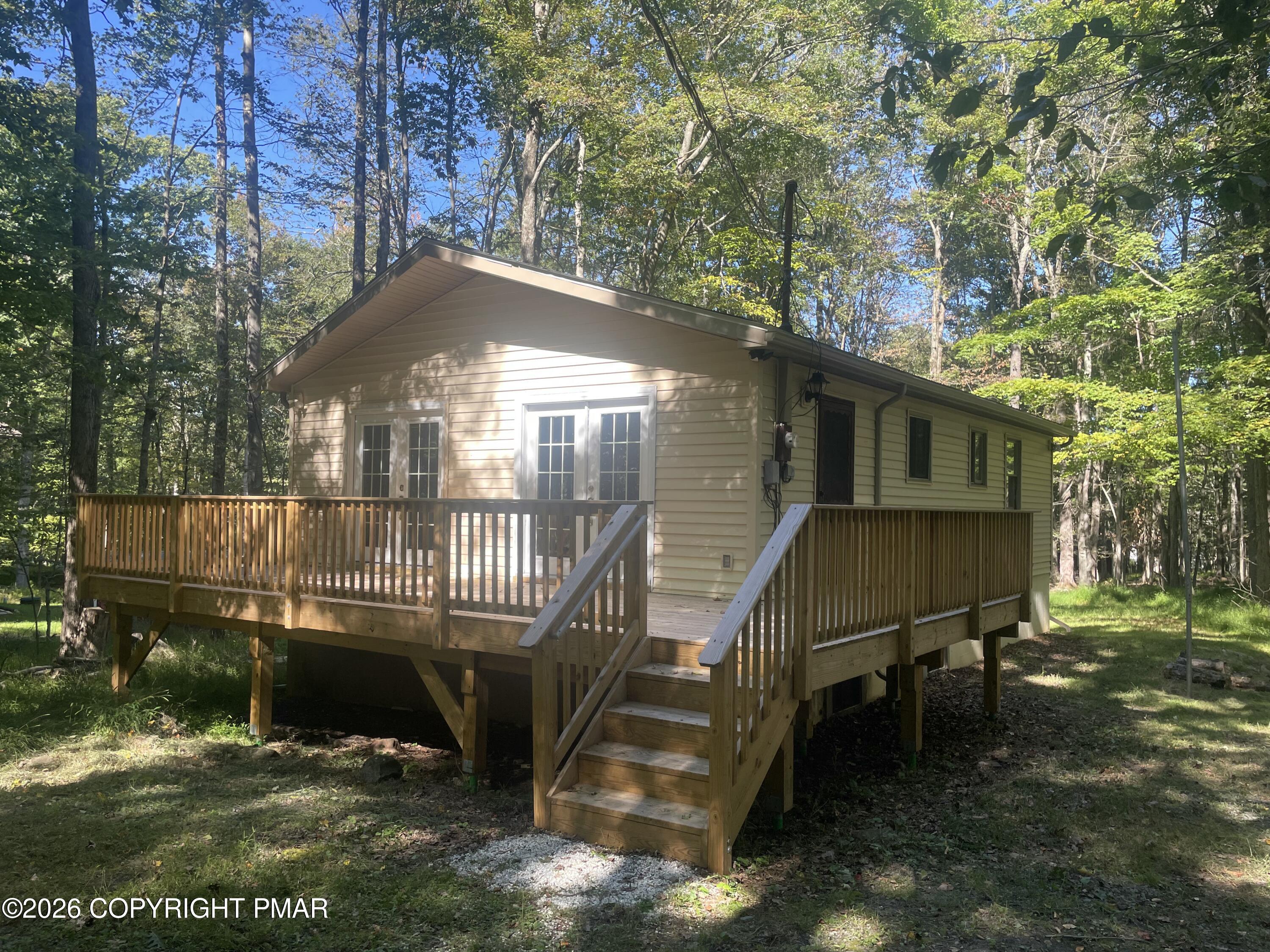 1047 Maple Drive Property Photo 3