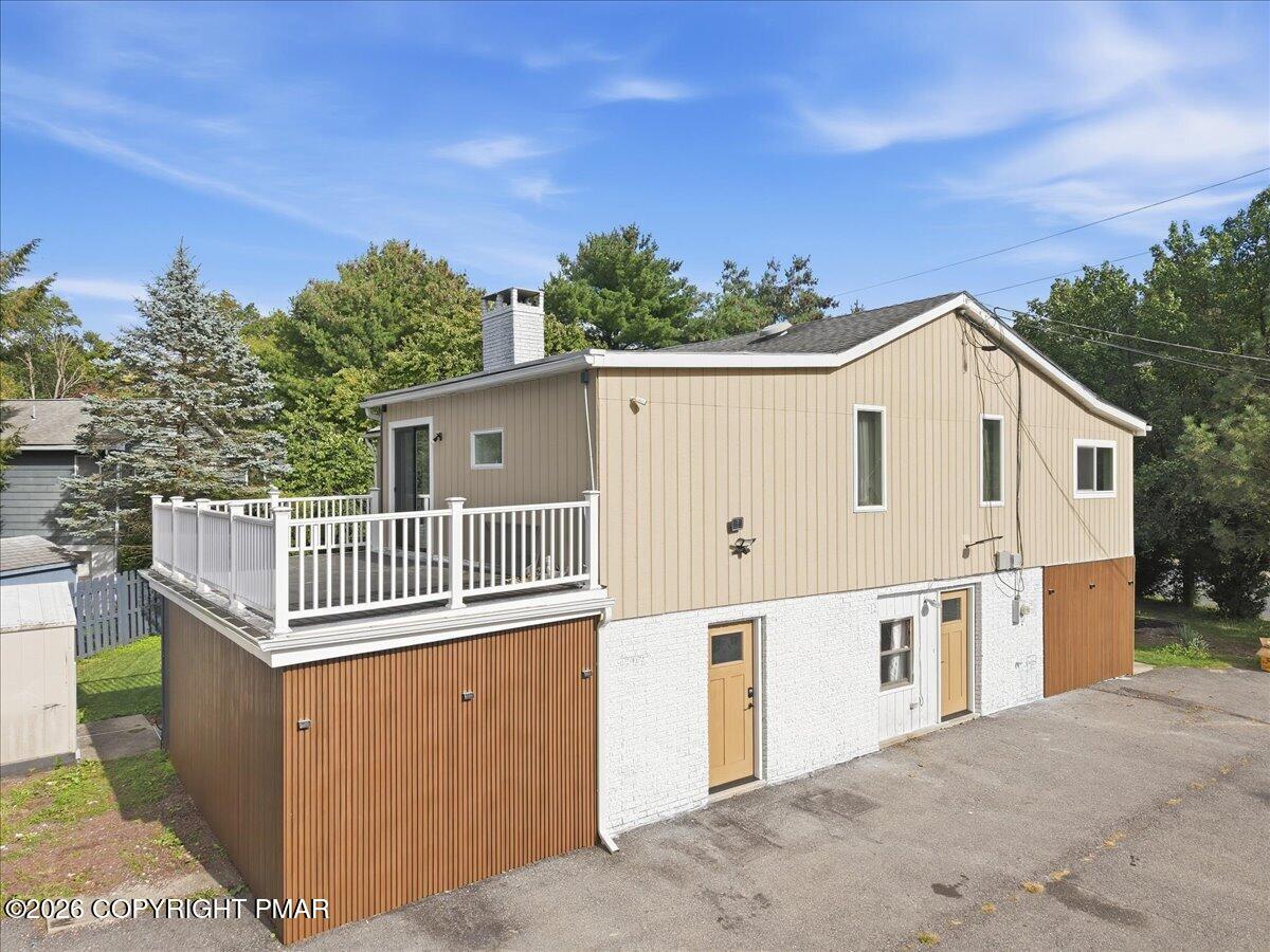 136 E West Street Property Photo 5