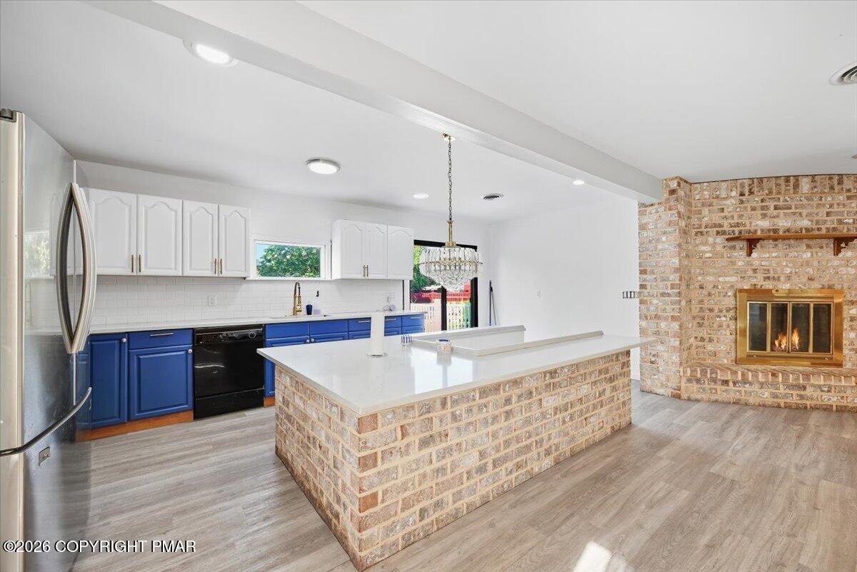 136 E West Street Property Photo 10