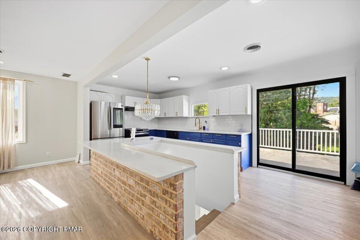 136 E West Street Property Photo 12