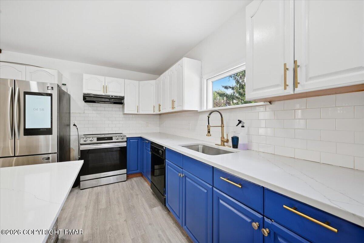 136 E West Street Property Photo 16