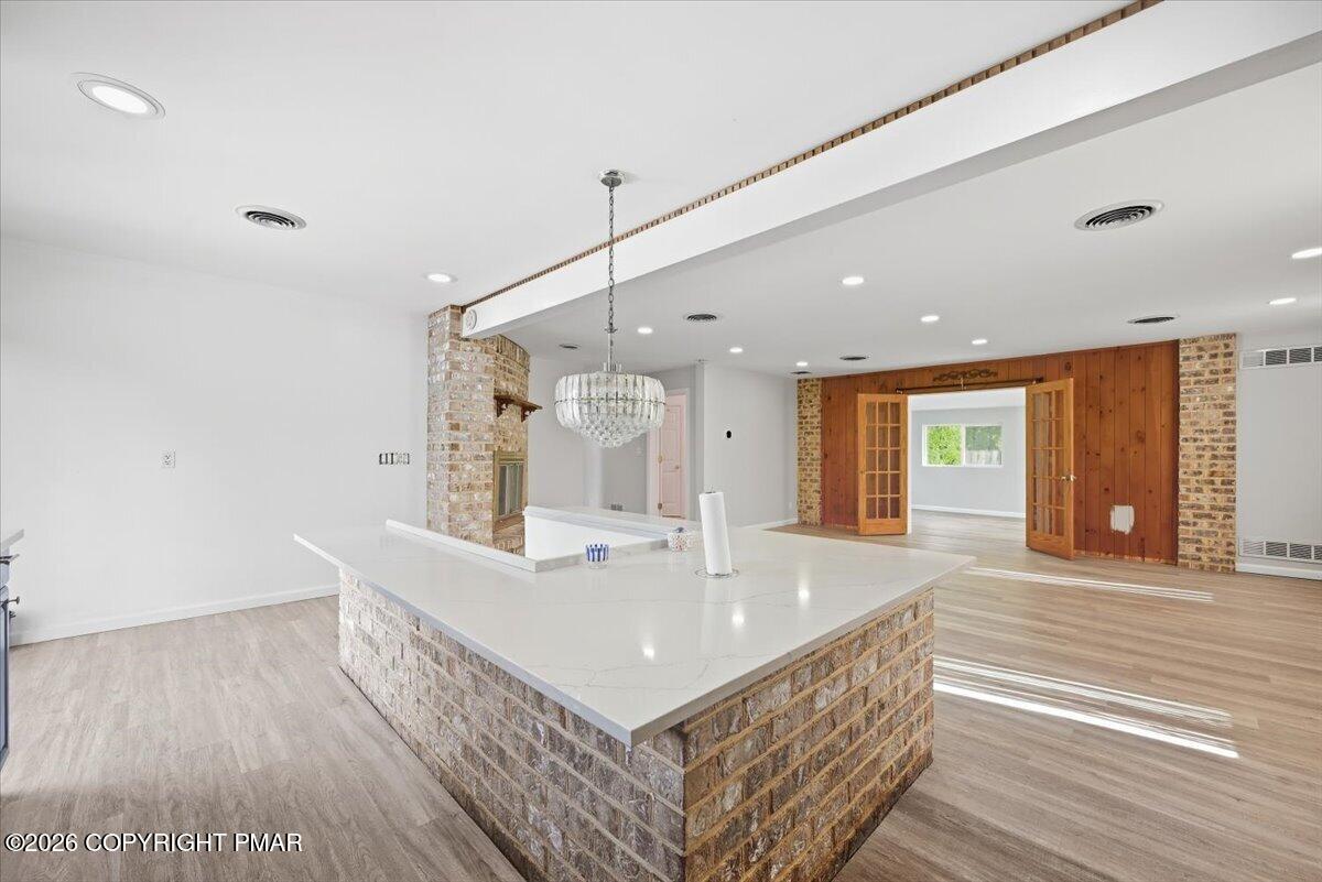 136 E West Street Property Photo 17