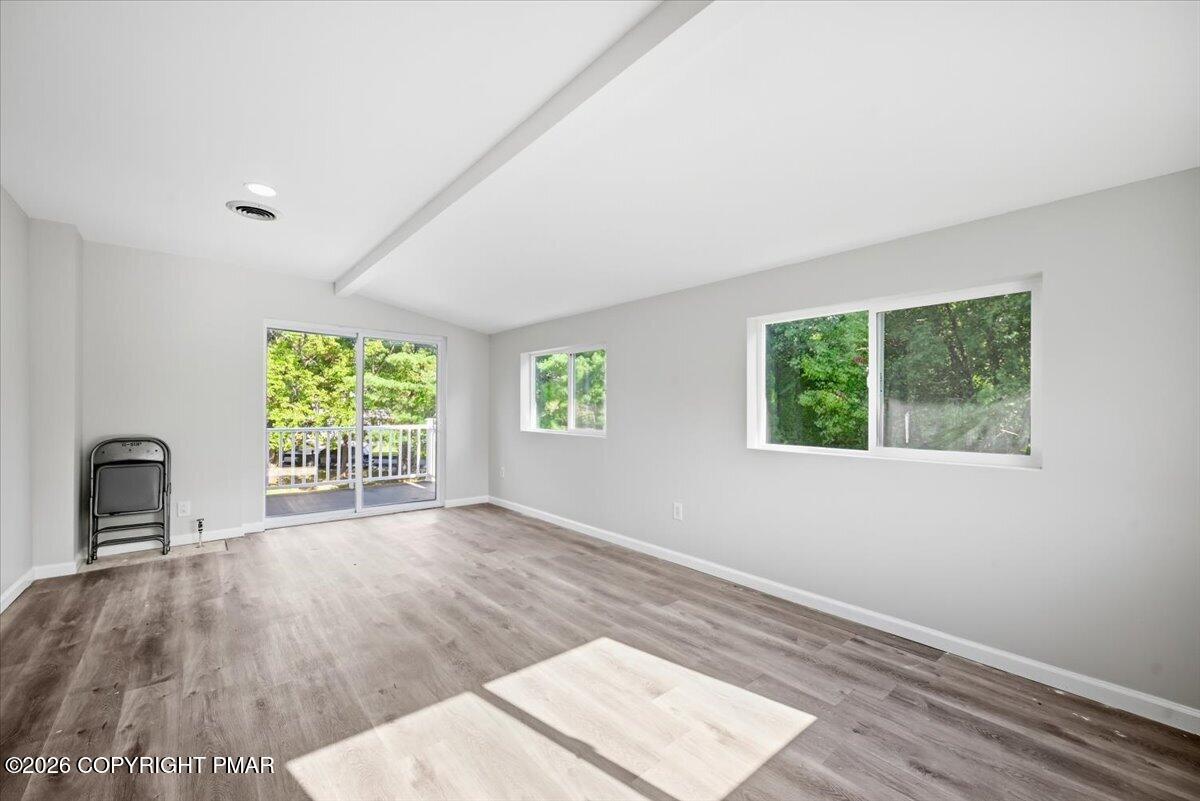 136 E West Street Property Photo 18