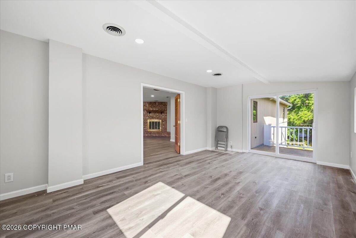 136 E West Street Property Photo 20