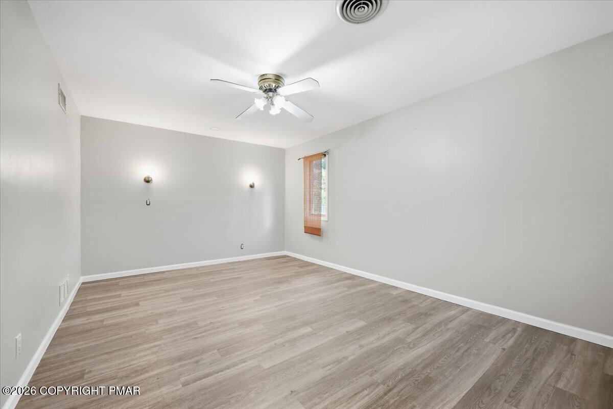136 E West Street Property Photo 22