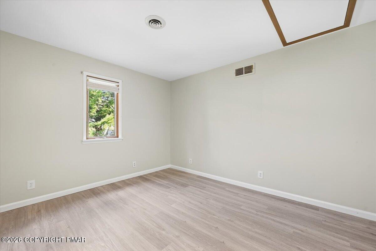 136 E West Street Property Photo 24
