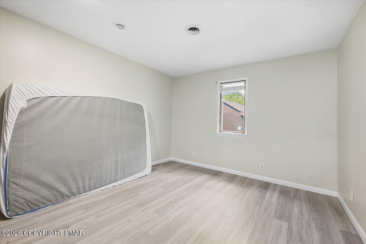 136 E West Street Property Photo 25
