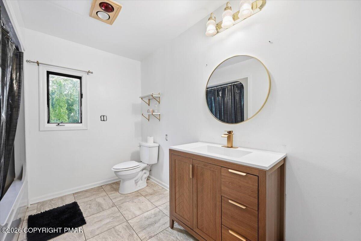 136 E West Street Property Photo 27