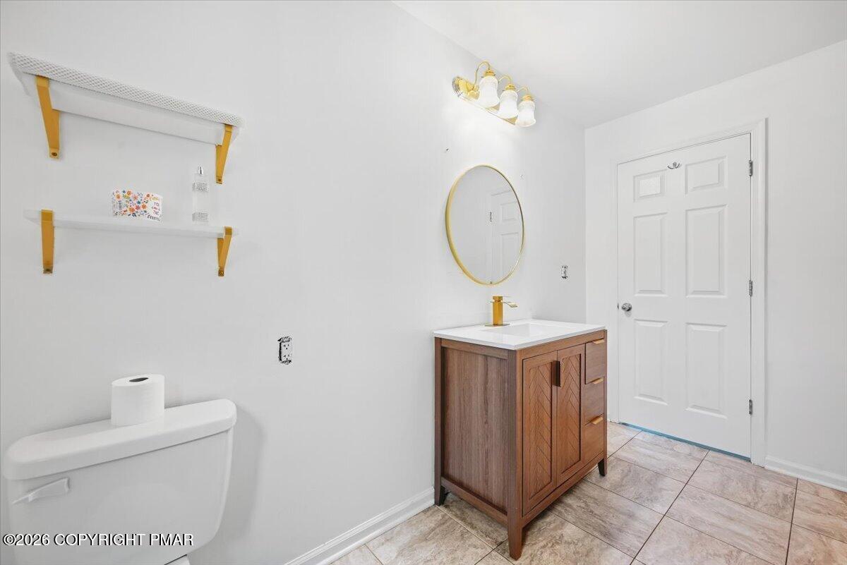 136 E West Street Property Photo 29
