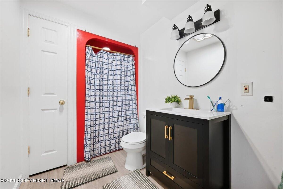 136 E West Street Property Photo 55