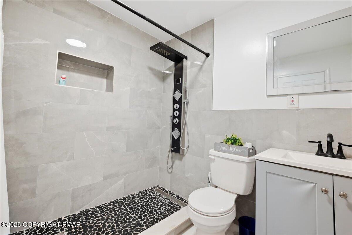 136 E West Street Property Photo 58