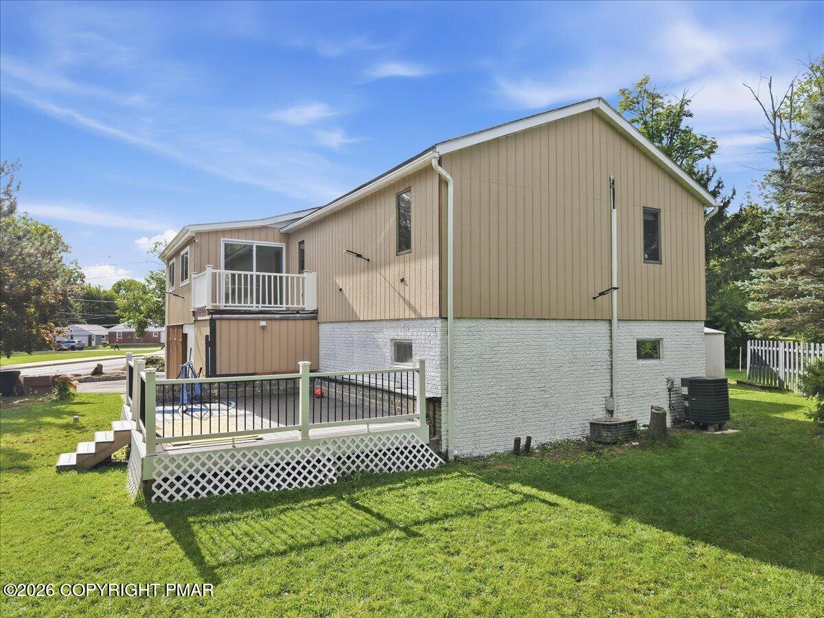 136 E West Street Property Photo 60