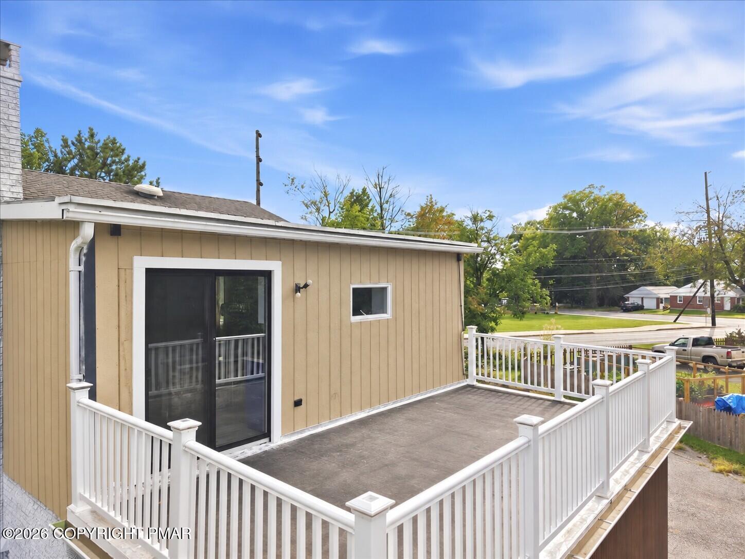 136 E West Street Property Photo 63