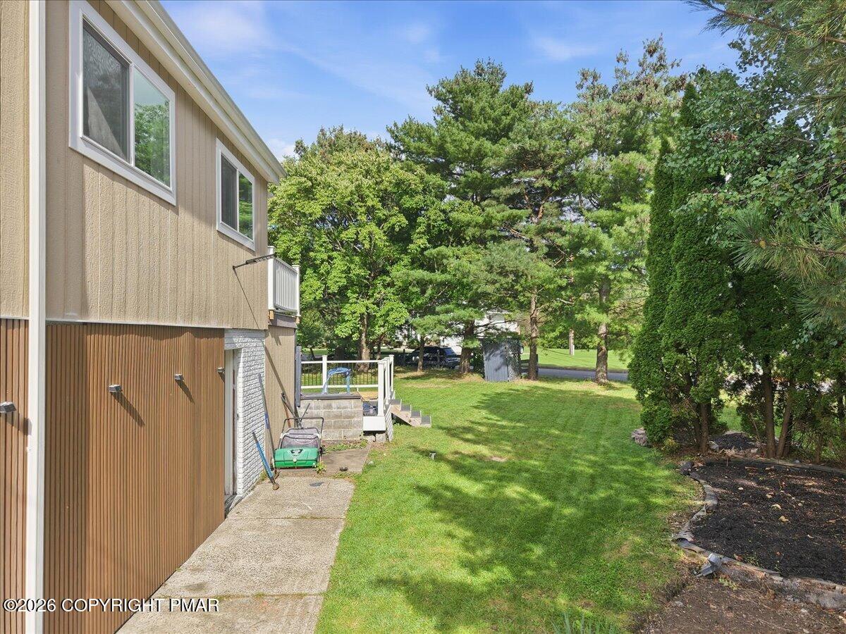 136 E West Street Property Photo 65