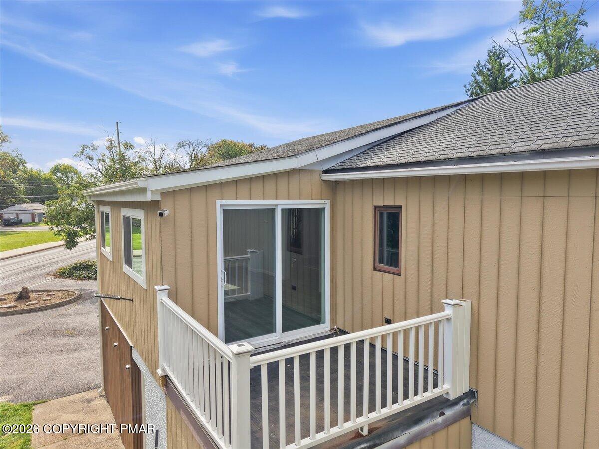 136 E West Street Property Photo 66