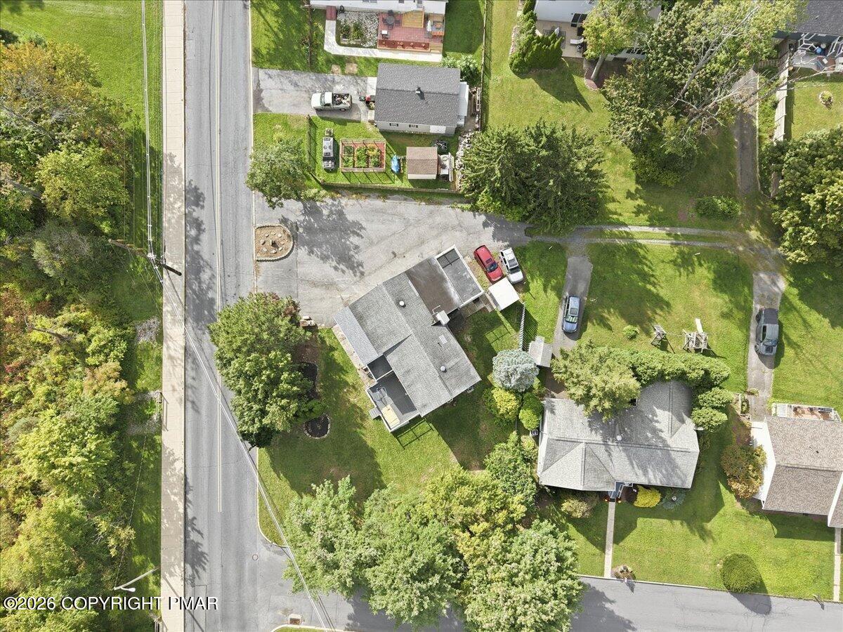 136 E West Street Property Photo 68