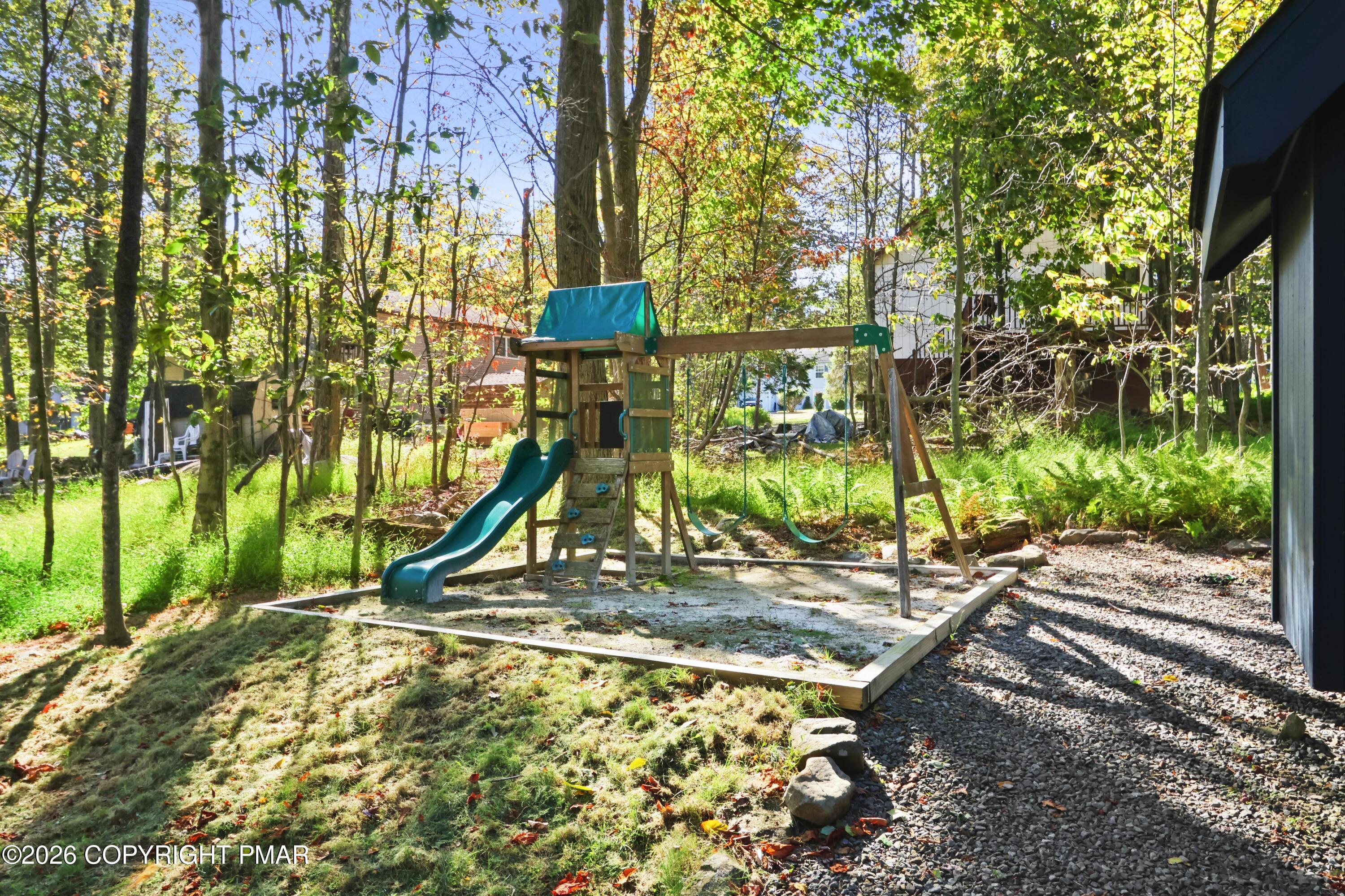 9820 Deerwood Drive Property Photo 3