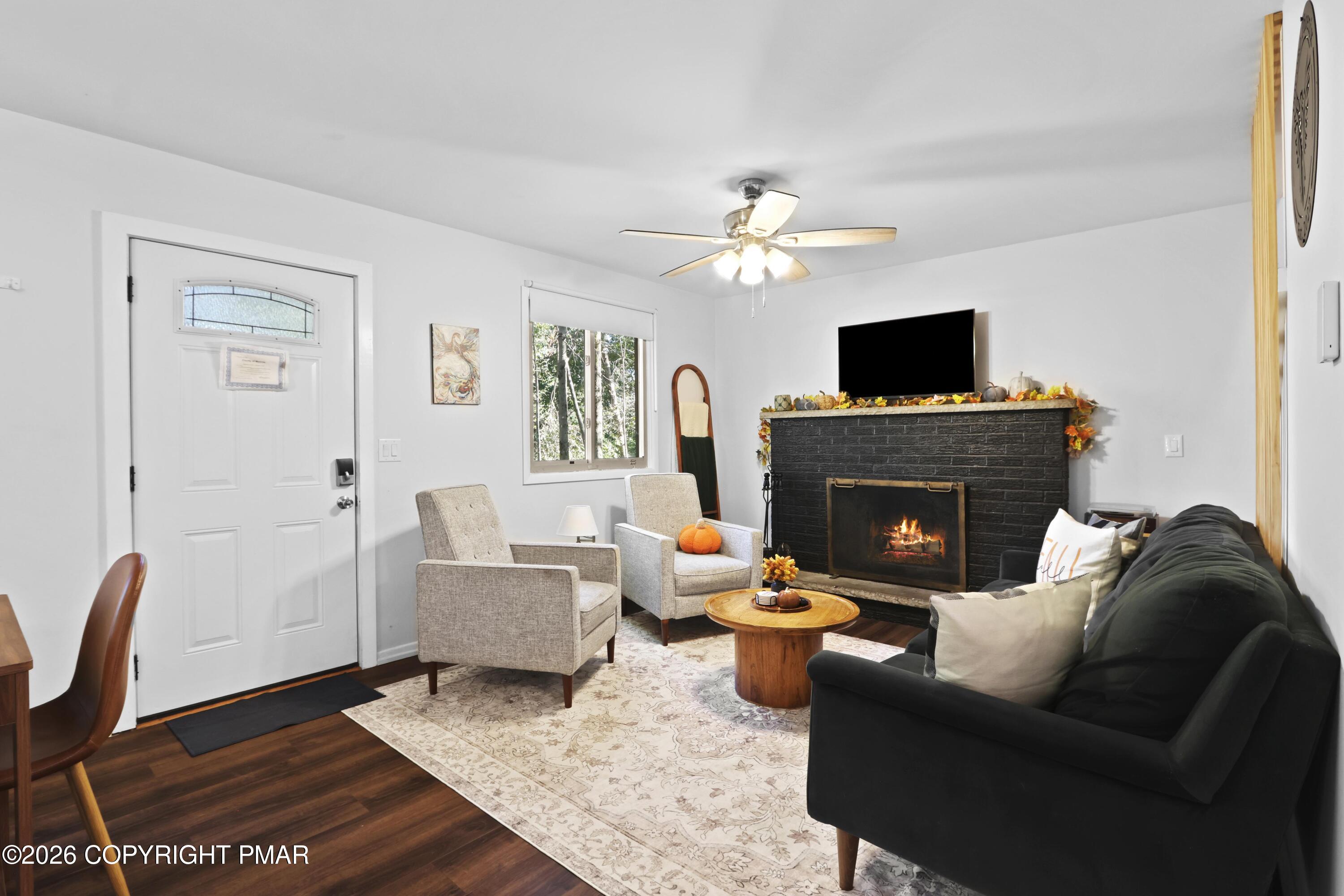 9820 Deerwood Drive Property Photo 8