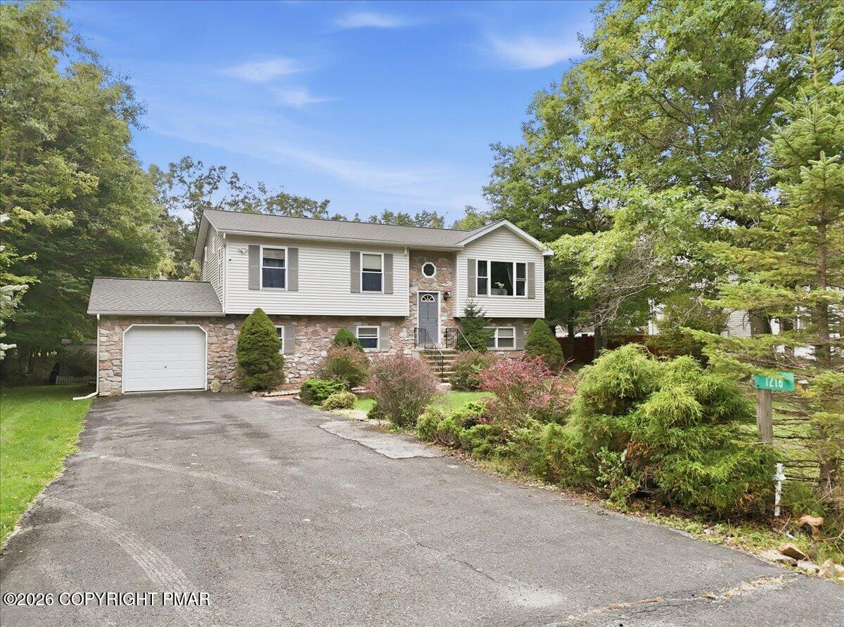 1216 Glade Drive Property Photo 3