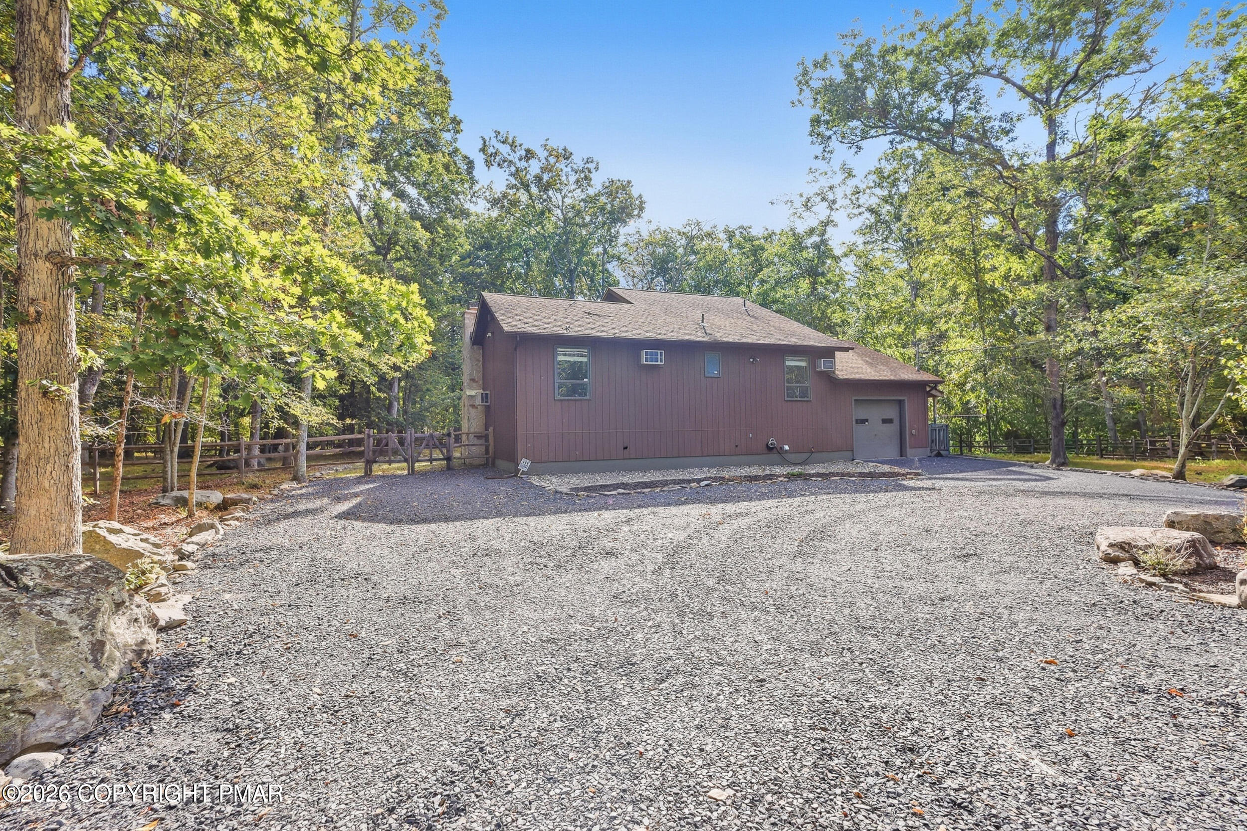 523 Saunders Court Property Photo 3