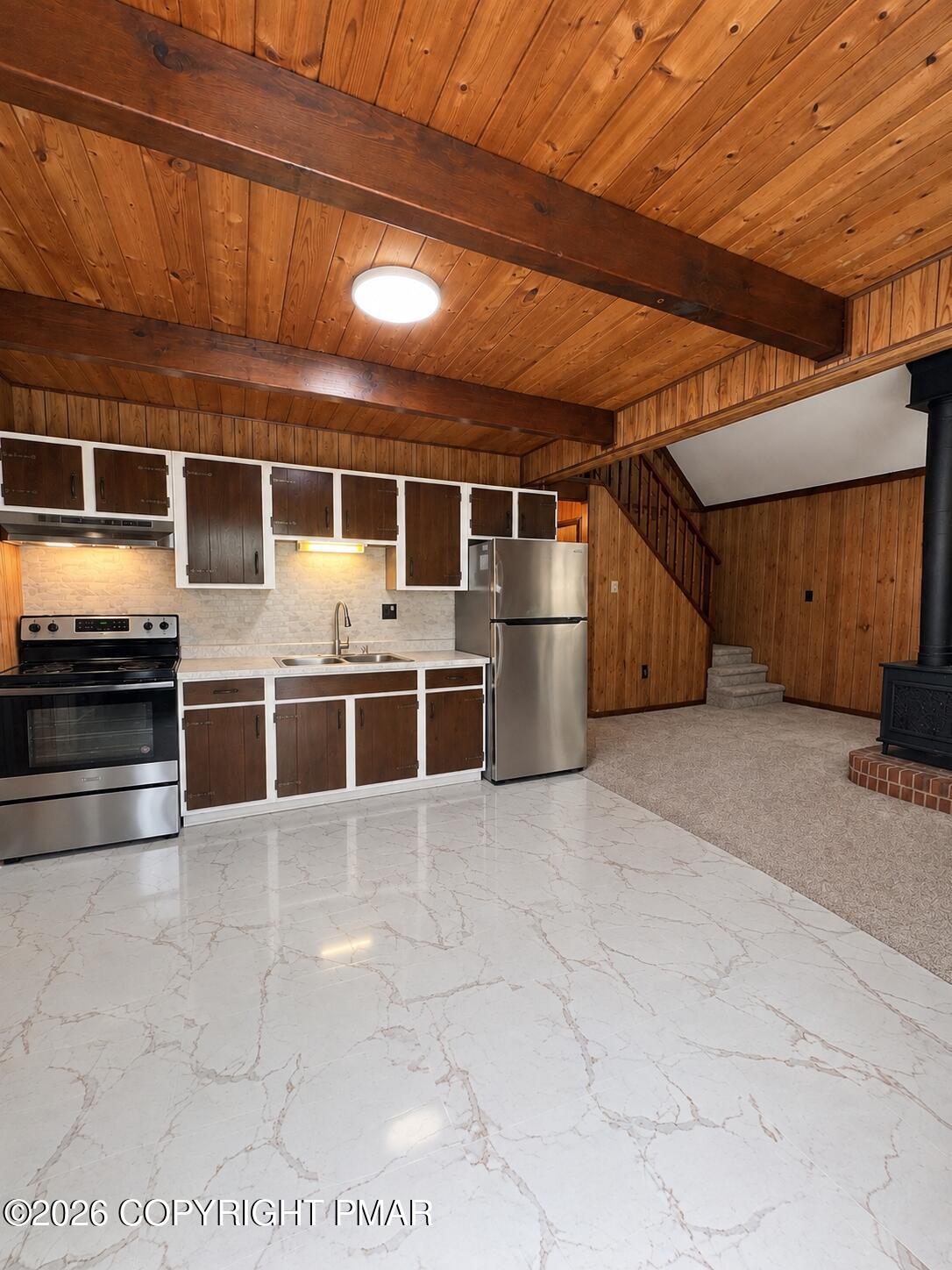 102 Price Street Property Photo 2