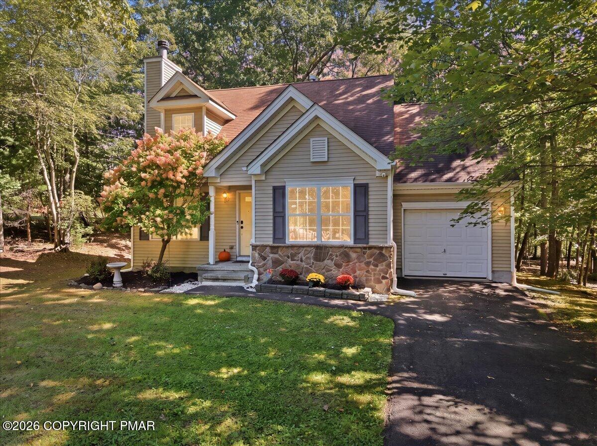6105 Braintree Drive Property Photo 2