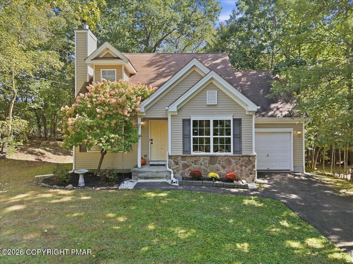 6105 Braintree Drive Property Photo 4