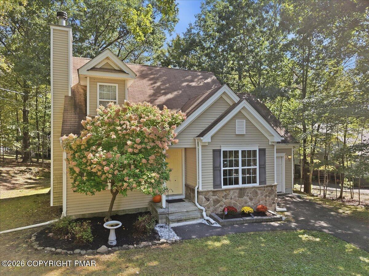 6105 Braintree Drive Property Photo 5