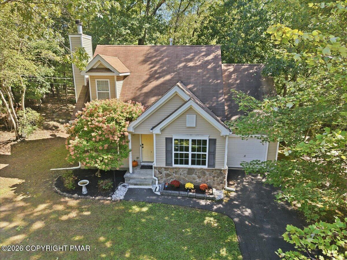 6105 Braintree Drive Property Photo 6