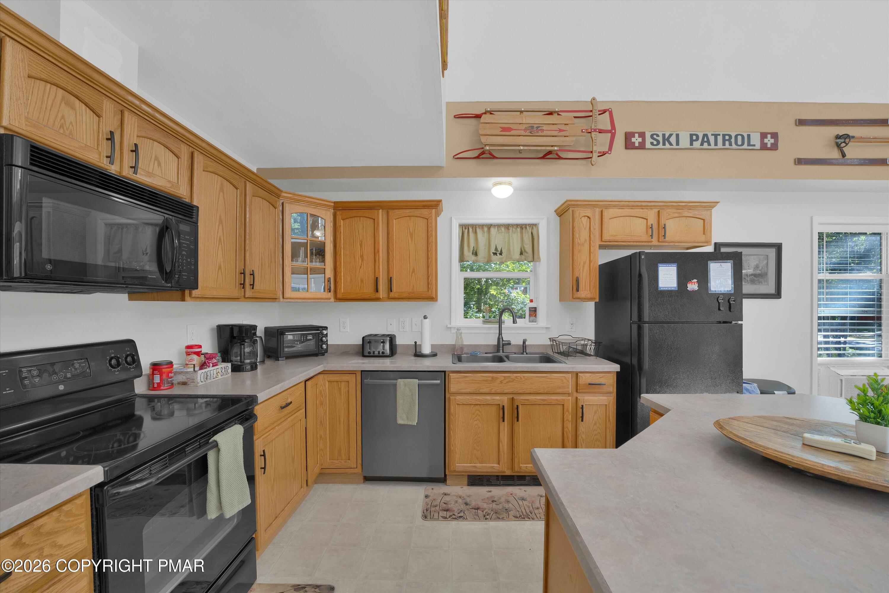 28 Pope Lane Property Photo 4