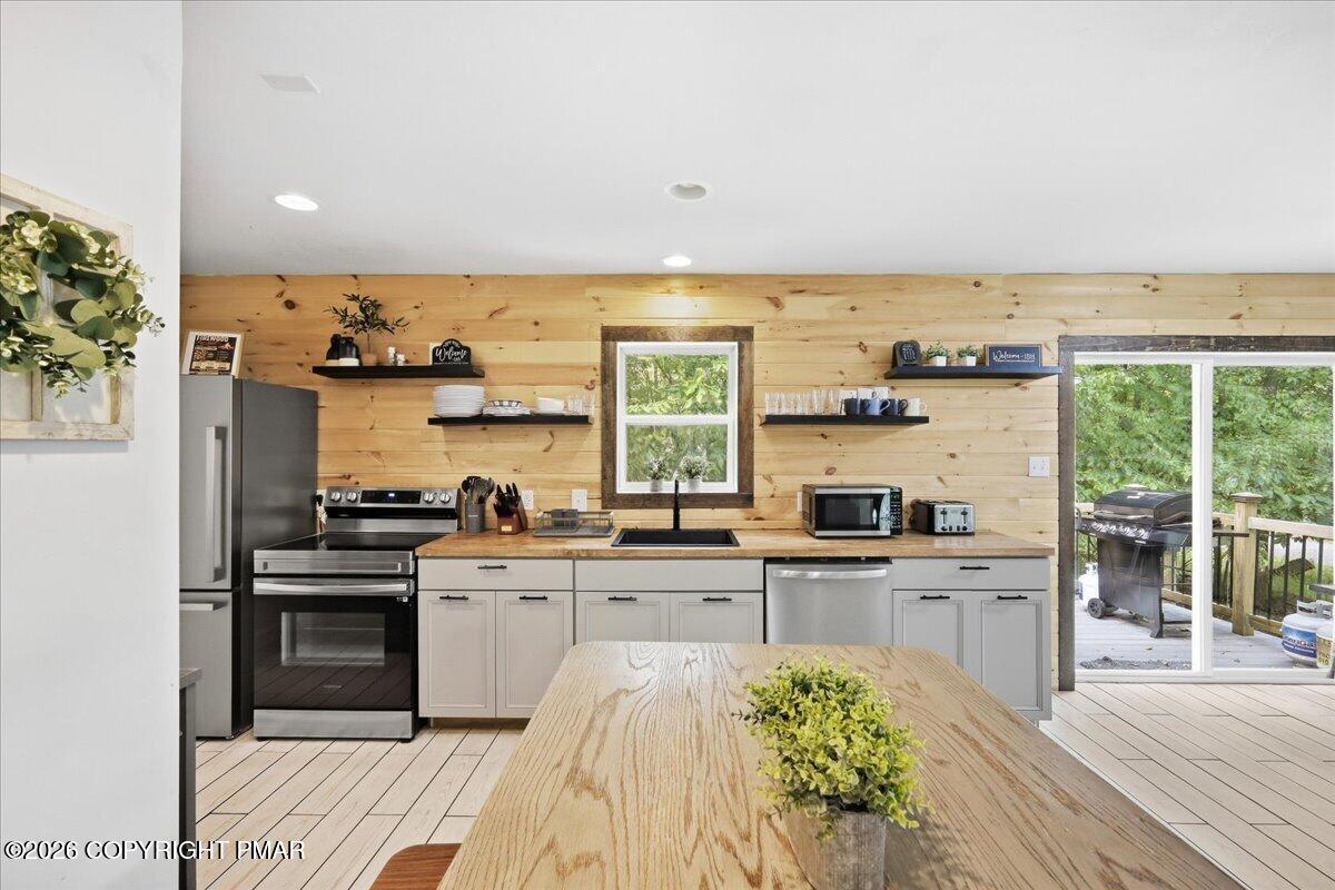 3326 Woodland Drive Property Photo 9