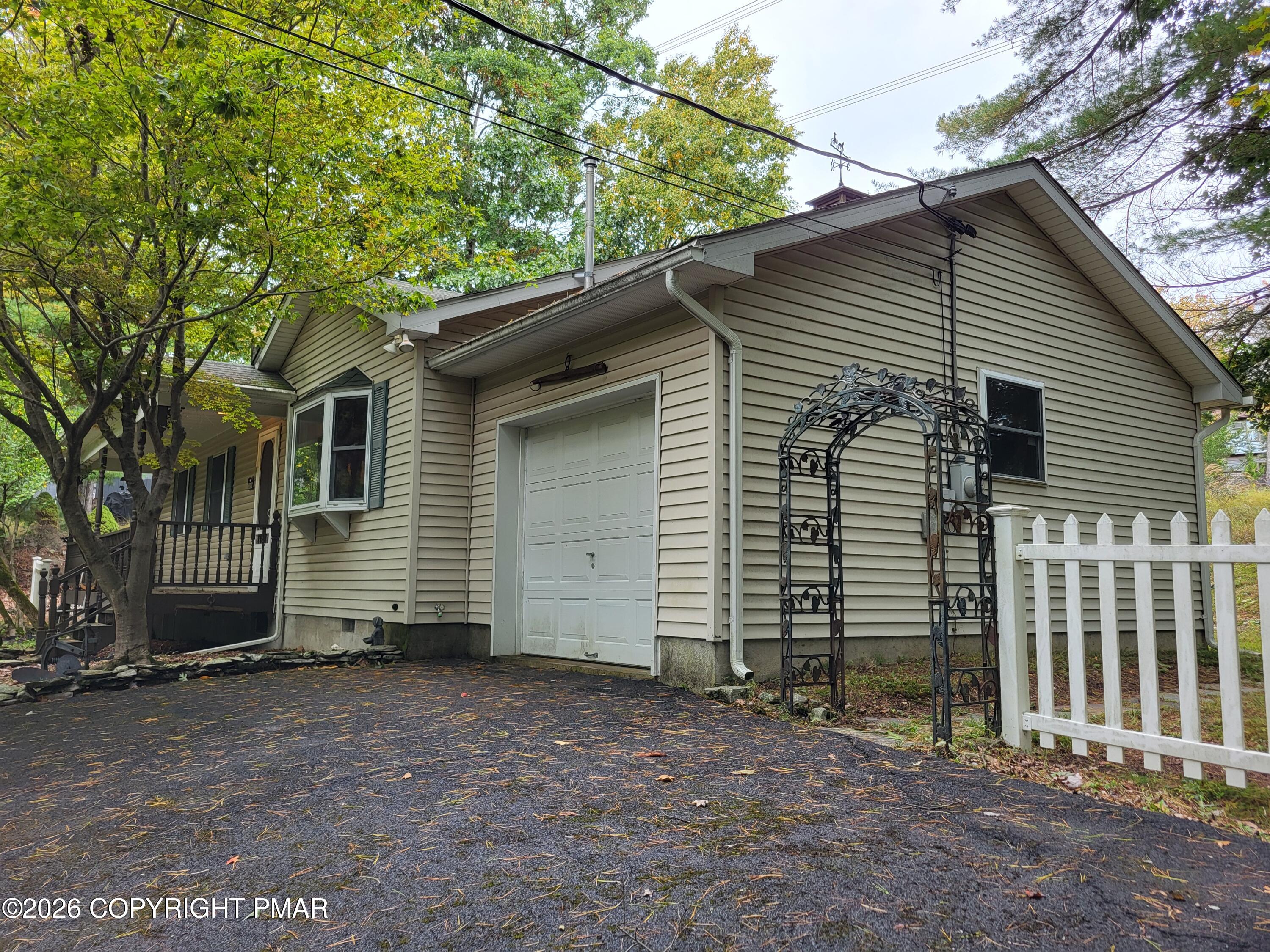 141 Manchester Drive Property Photo 1