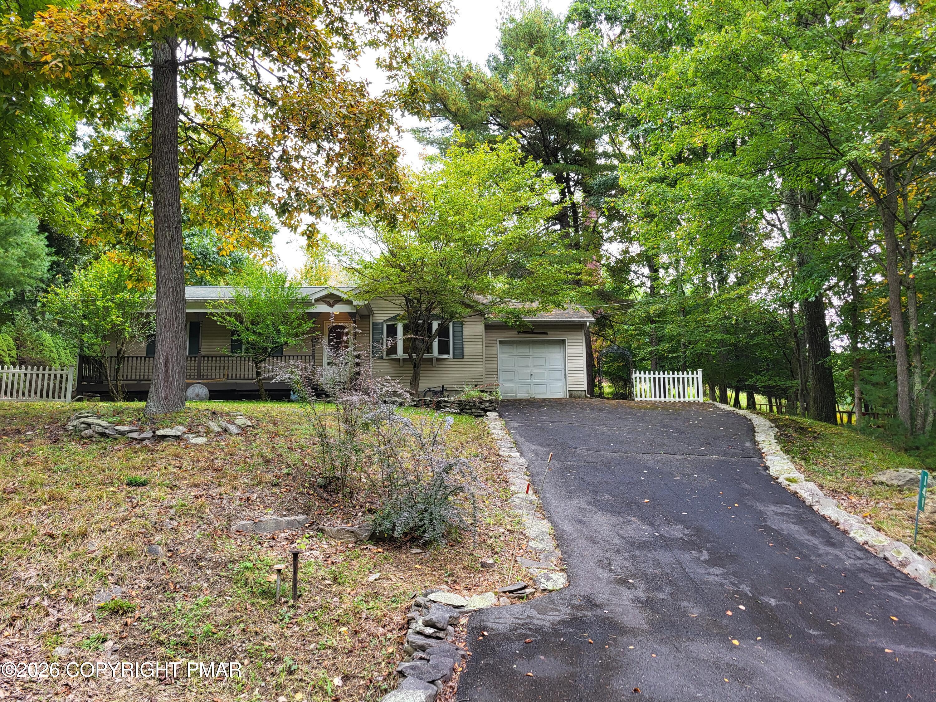141 Manchester Drive Property Photo 2