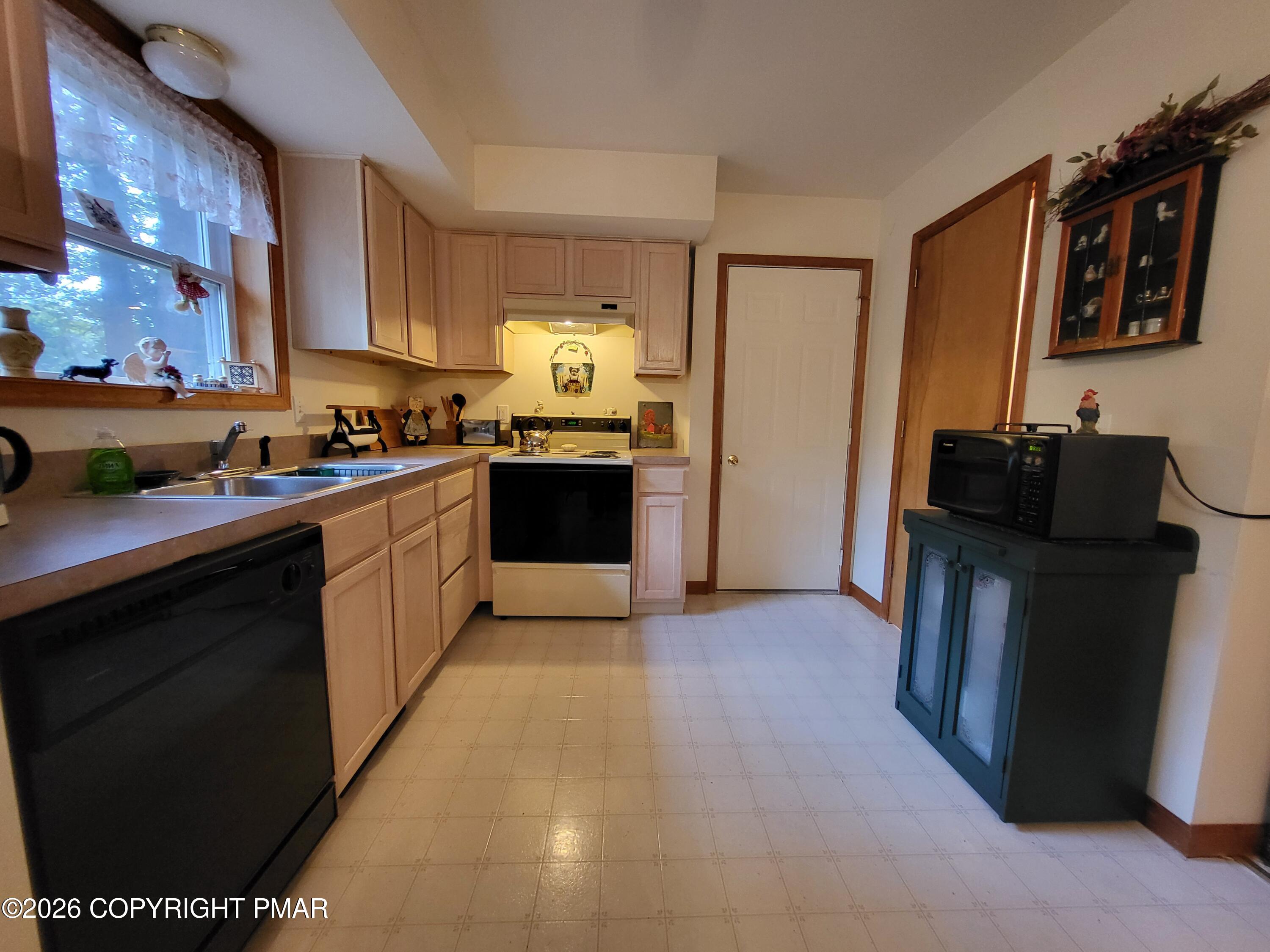 141 Manchester Drive Property Photo 17