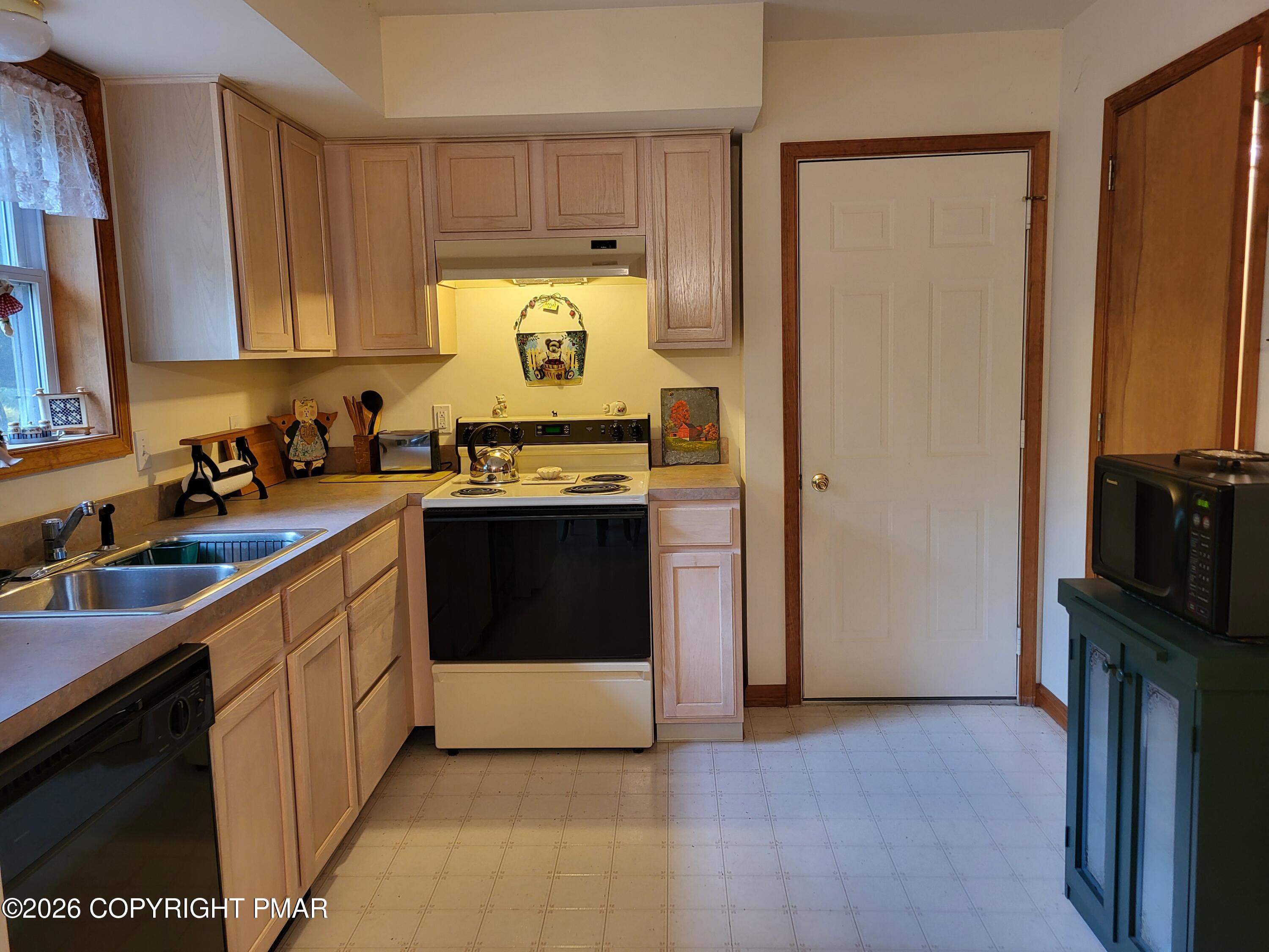 141 Manchester Drive Property Photo 18