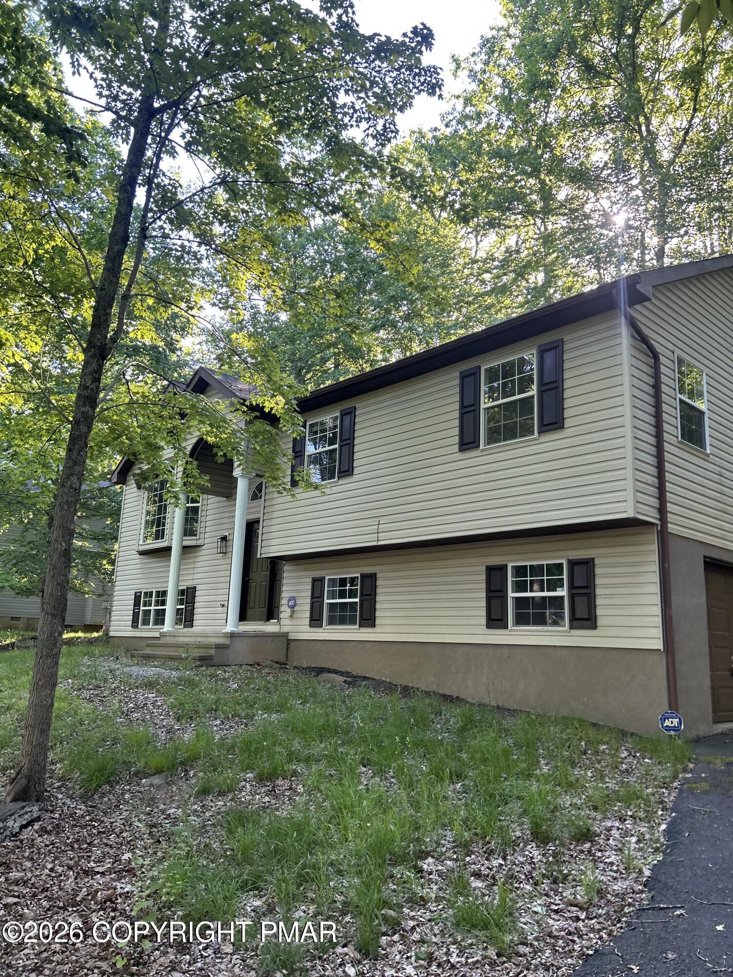 1147 Hunters Woods Drive Property Photo 2