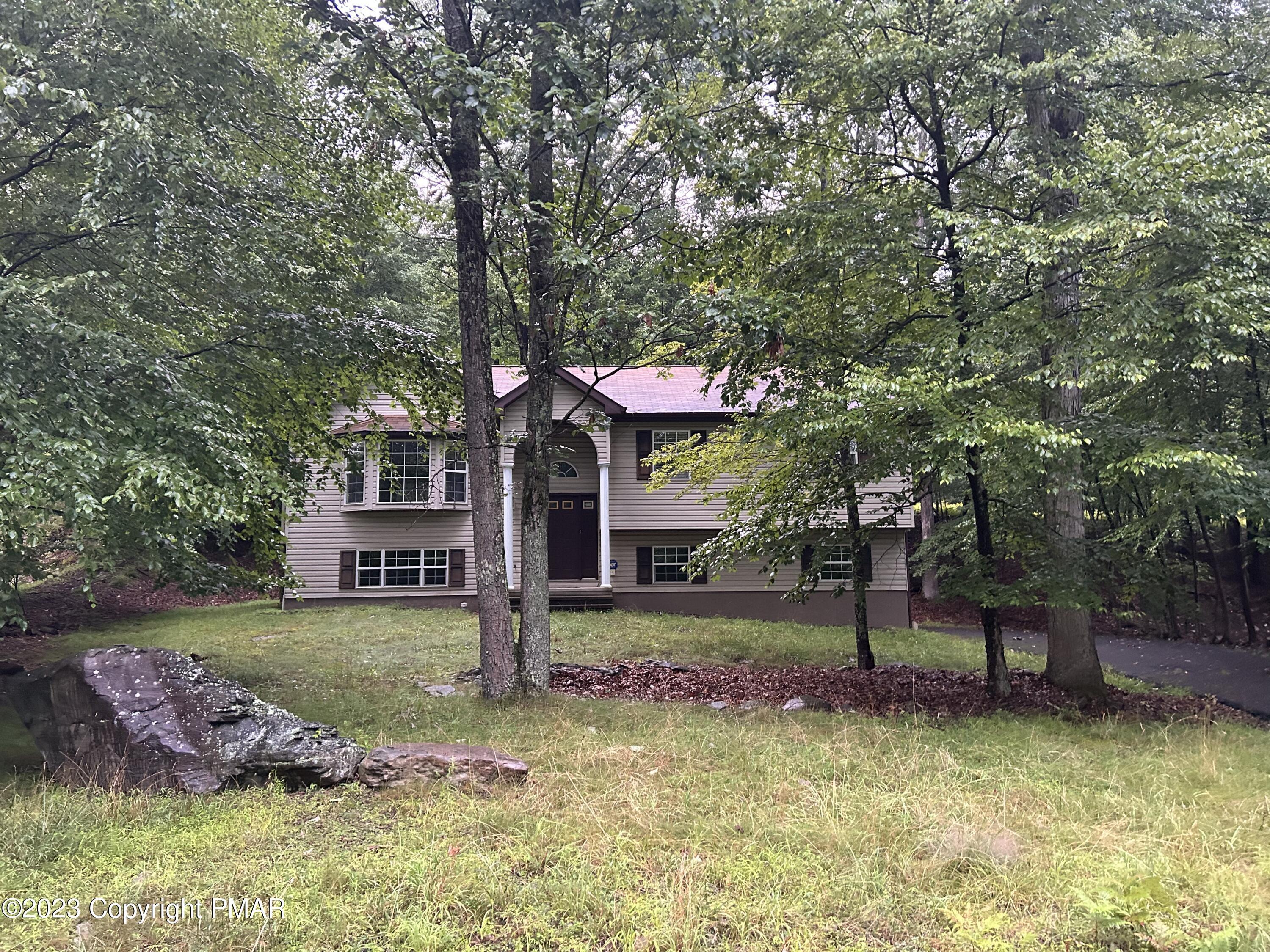 1147 Hunters Woods Drive Property Photo 3
