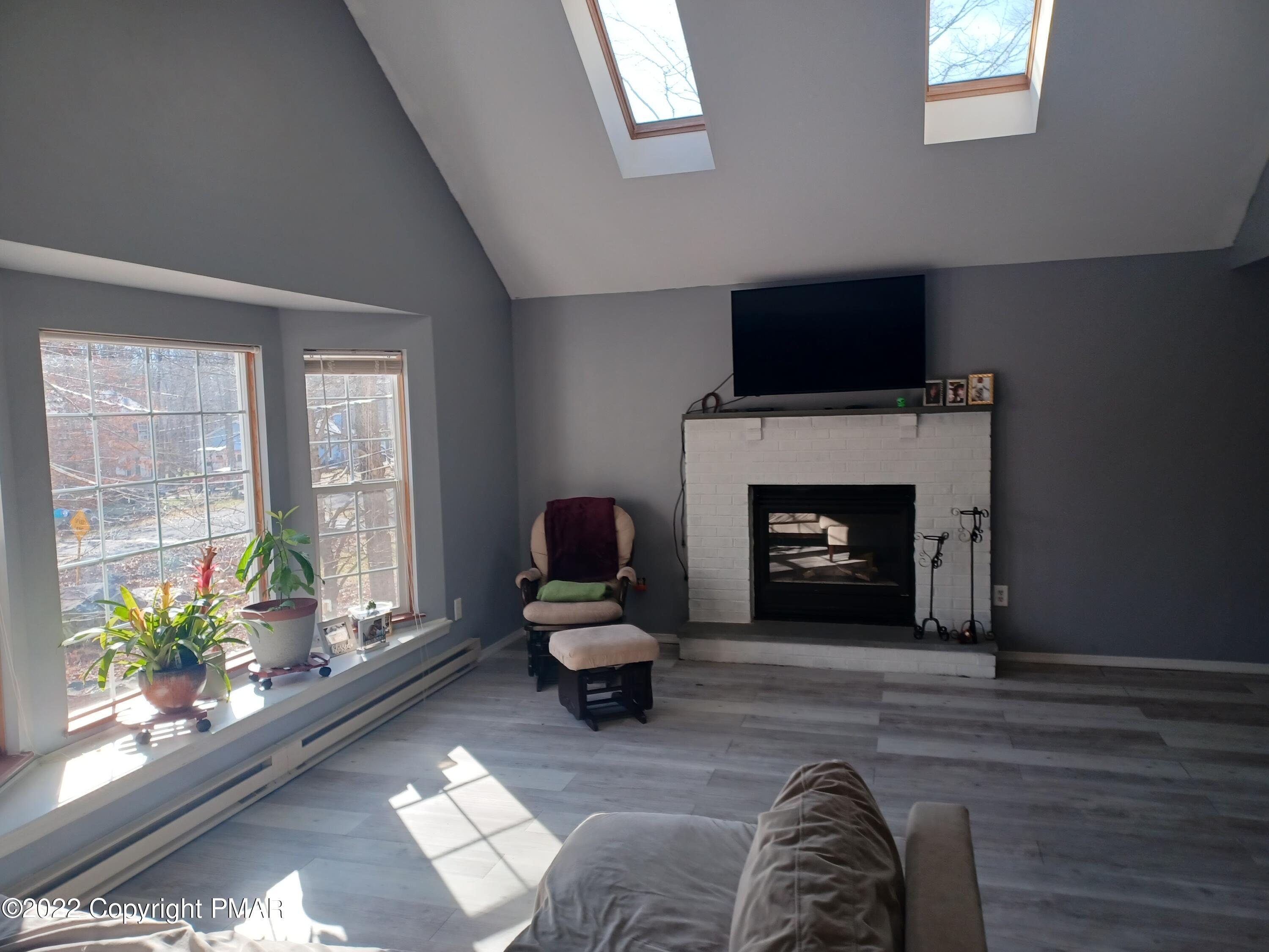1147 Hunters Woods Drive Property Photo 4