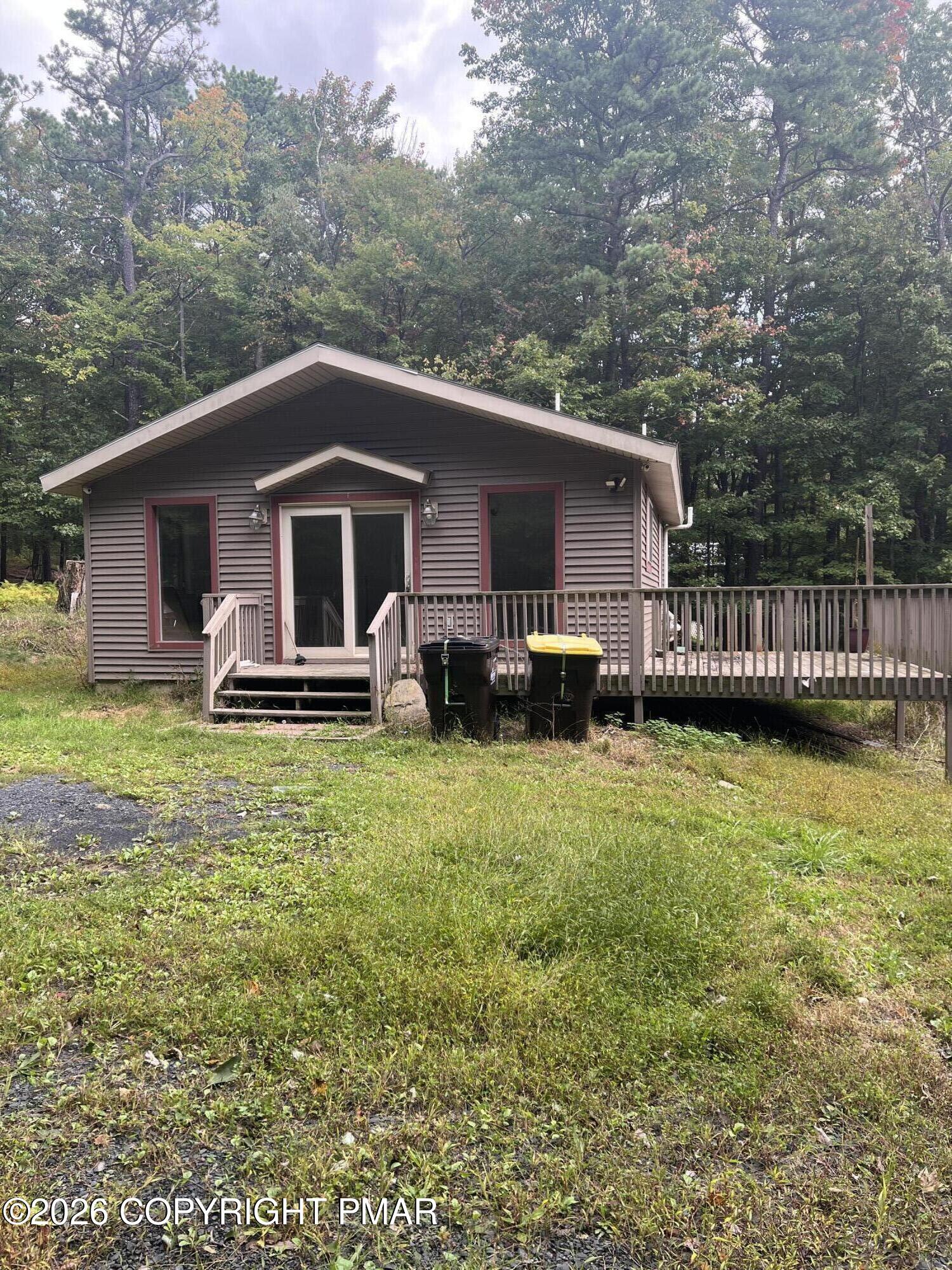 216 Colonial Court Property Photo 2