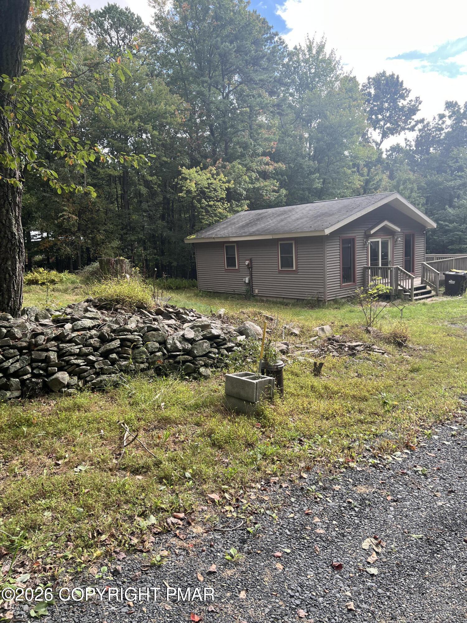 216 Colonial Court Property Photo 3