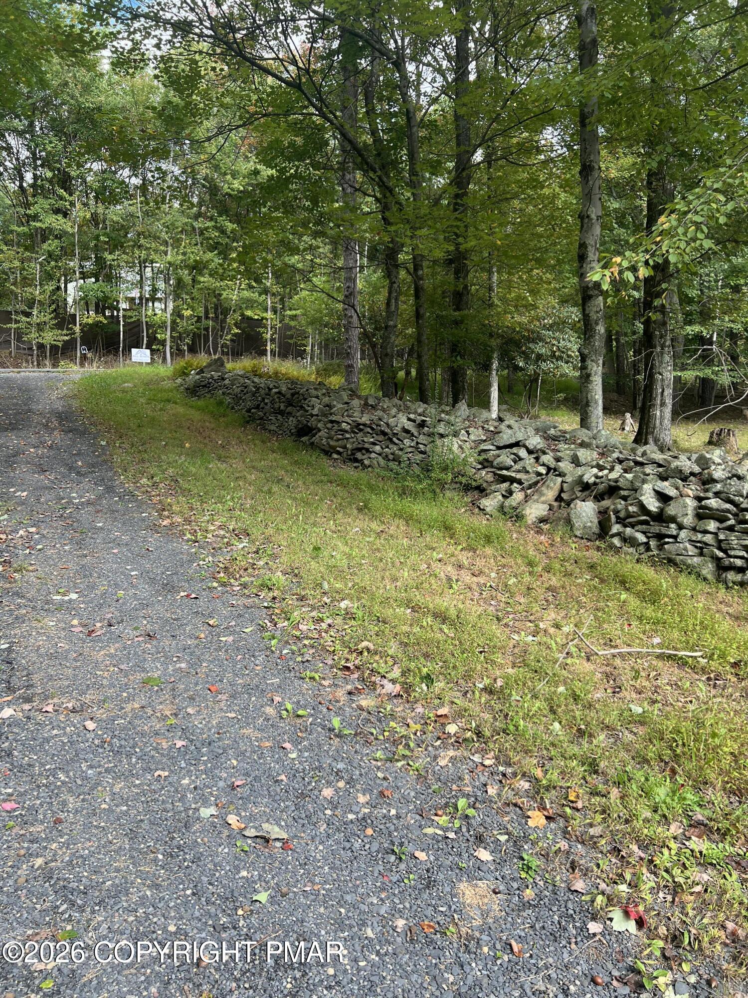 216 Colonial Court Property Photo 5