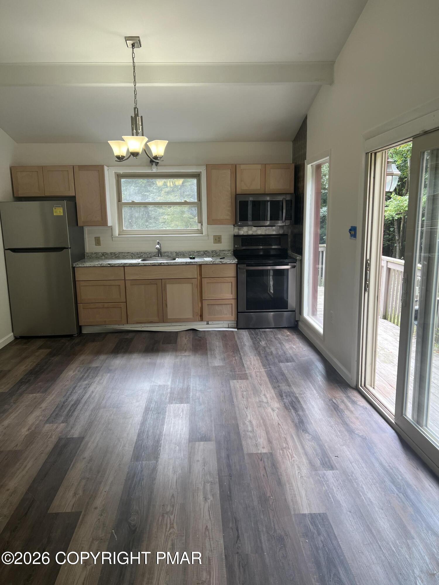 216 Colonial Court Property Photo 8