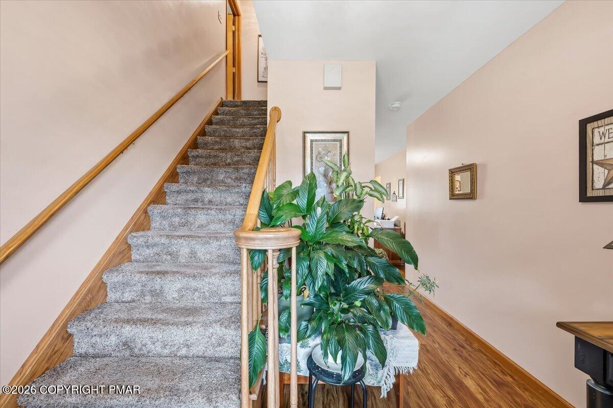 322 W 10th Street Property Photo 9