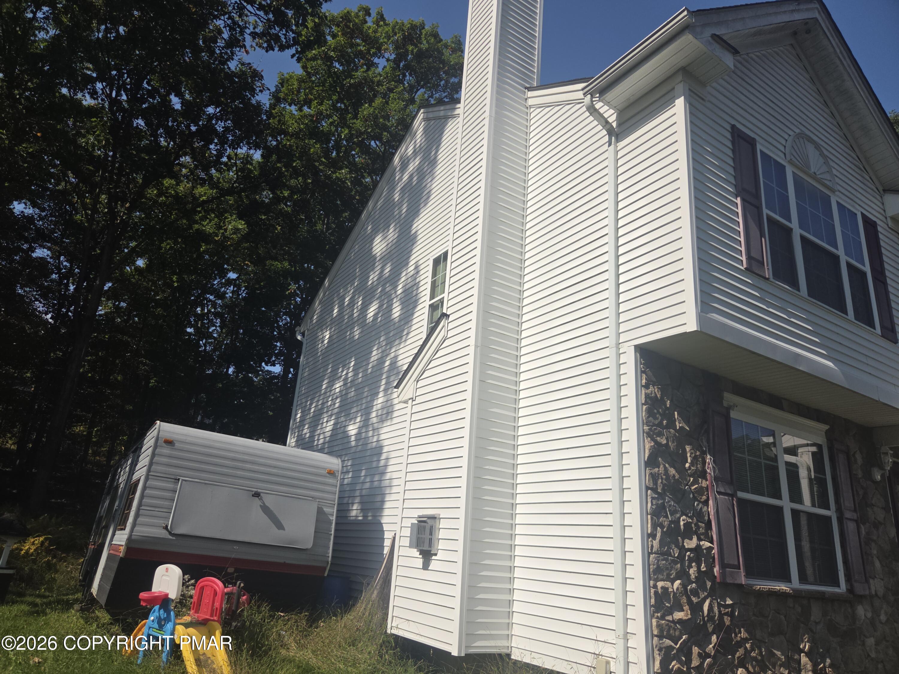 179 Kensington Drive Property Photo 4