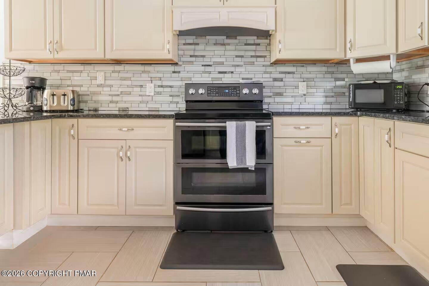 2557 Long Pond Road Property Photo 18