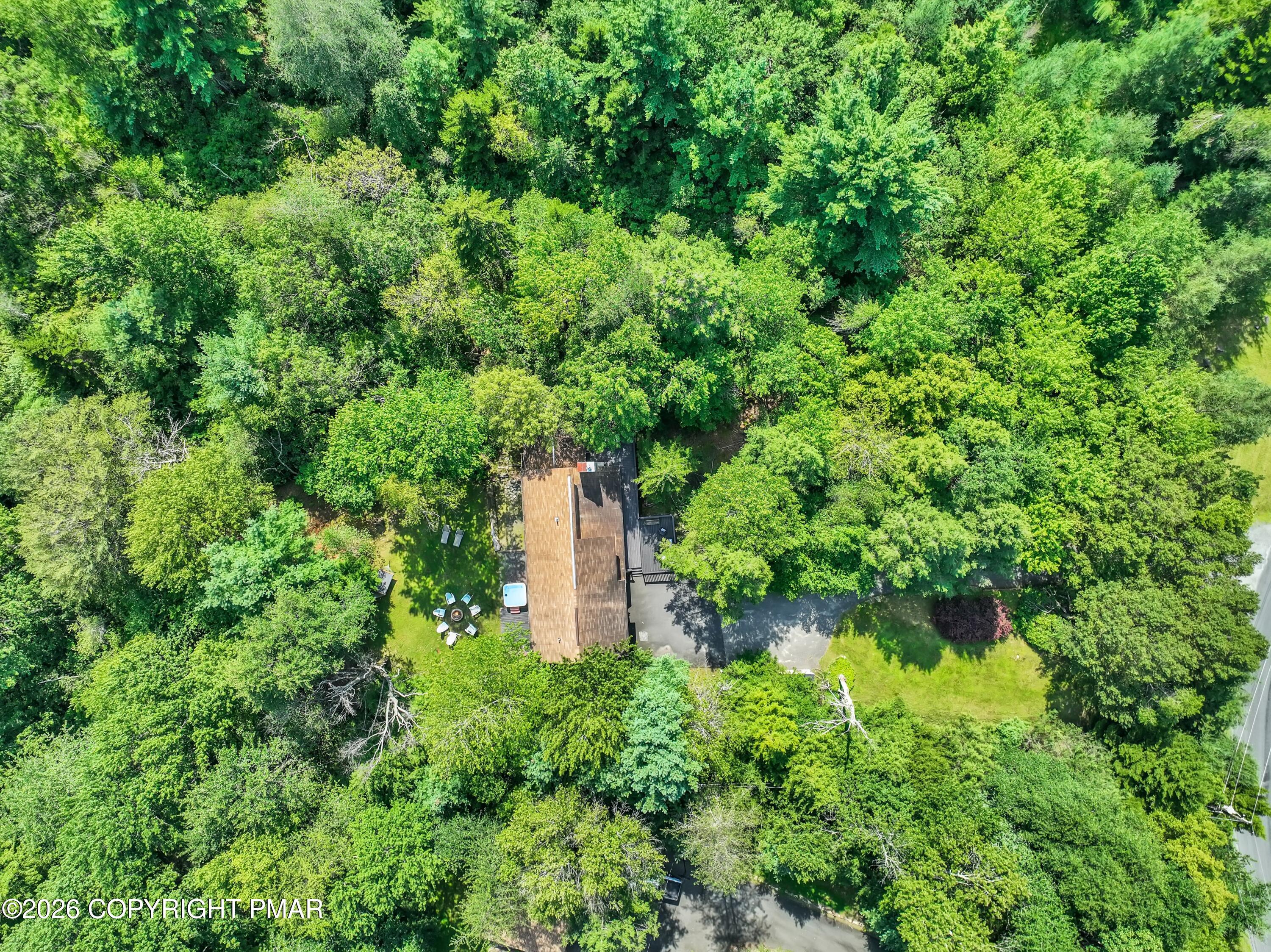 415 Minsi Trail W Property Photo 7